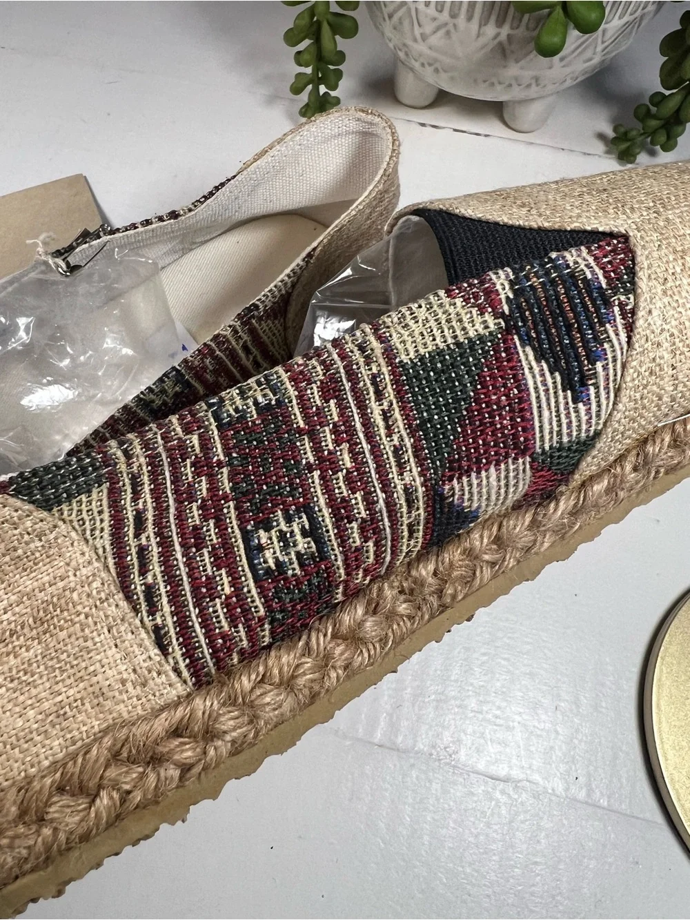 UNISEX VIRBLATT slip-on shoes. Tan Canvas with Patterned Trim. NWT